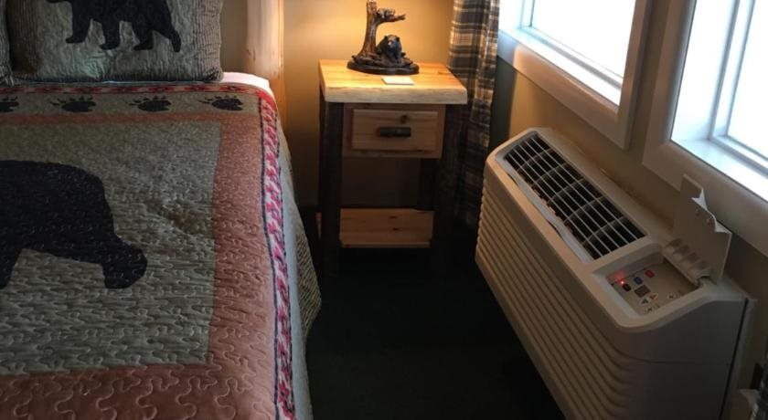 Route 9 Budget Inn - photo 3