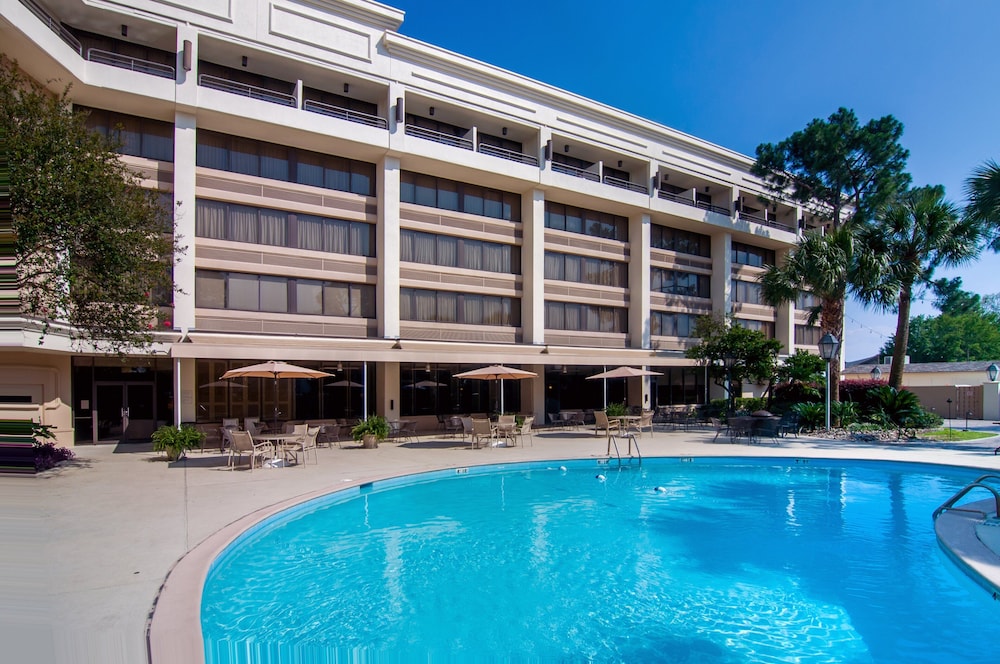 Crowne Plaza Executive Center Baton Rouge by IHG - photo 67