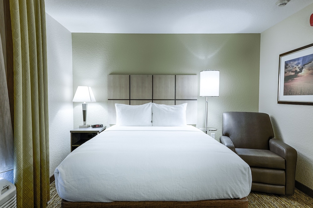 Candlewood Suites Lakeville I 35 by IHG - photo 6