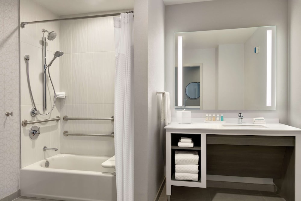 Embassy Suites by Hilton Atlanta Midtown - photo 22