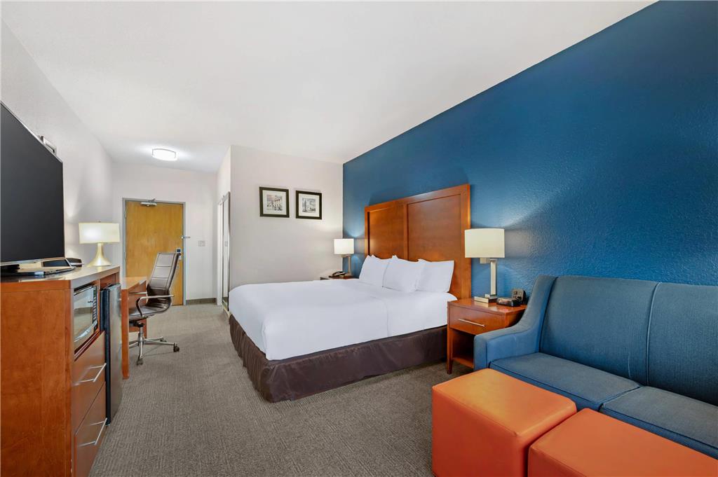 Comfort Inn & Suites North Greenfield - photo 17
