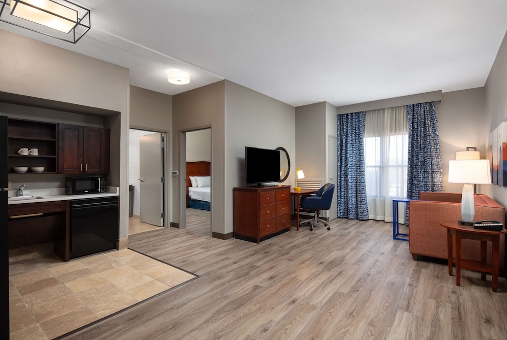 Hampton Inn & Suites El Paso Airport - photo 17