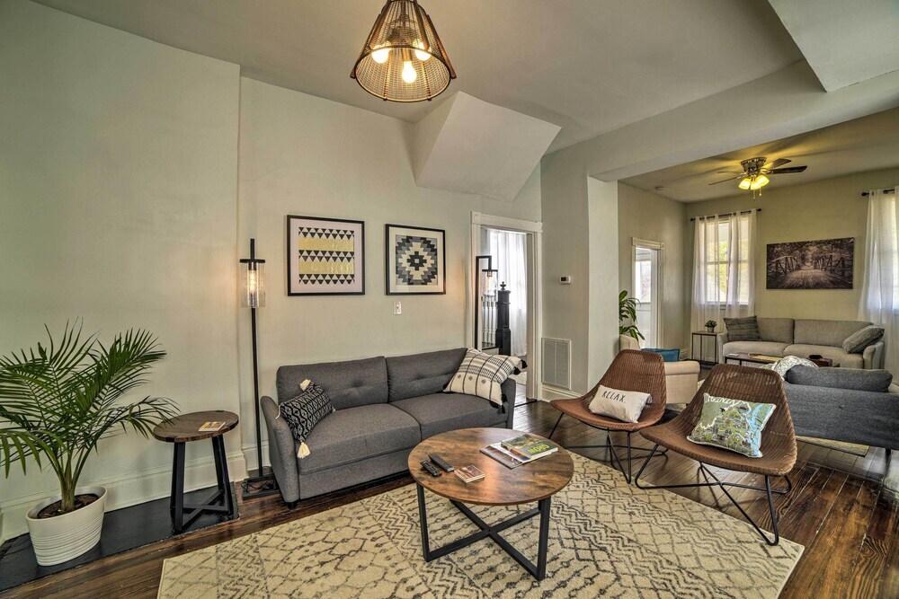 Home with Hot Tub Less Than 2 Mi to Downtown Richmond — 4-Star Luxury Hotel in Richmond, United States