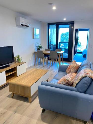 Central Canberra City apartment with study and full amenities including parking — 4-Star Luxury Hotel in Canberra, Australia