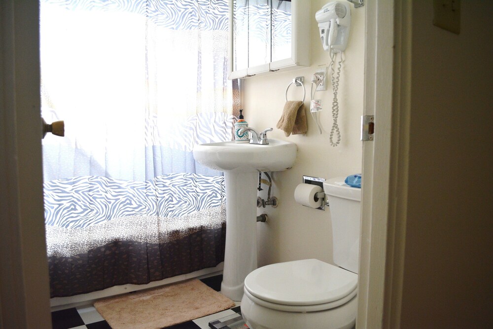 Sunny Westlake Suites by Metro - photo 38