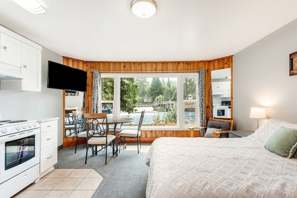 Bend Riverside Inn & Suites - photo 130