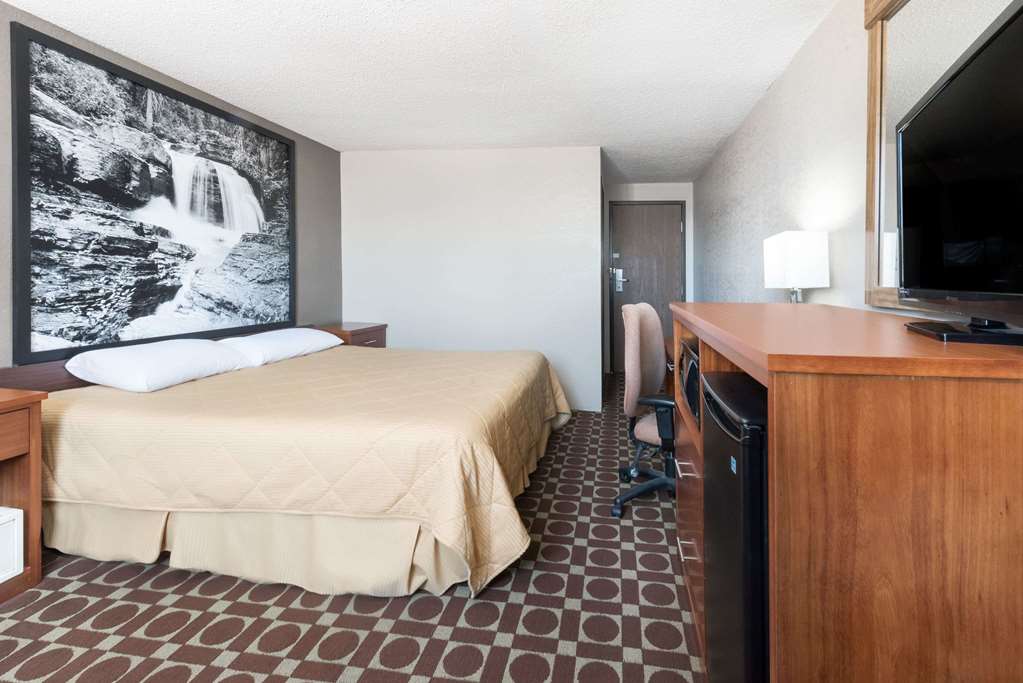 Super 8 by Wyndham Miles City - photo 4