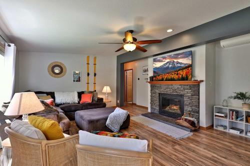 Blueberry Hill Escape Pet Friendly Hottub Fire Pit — Bridgewater