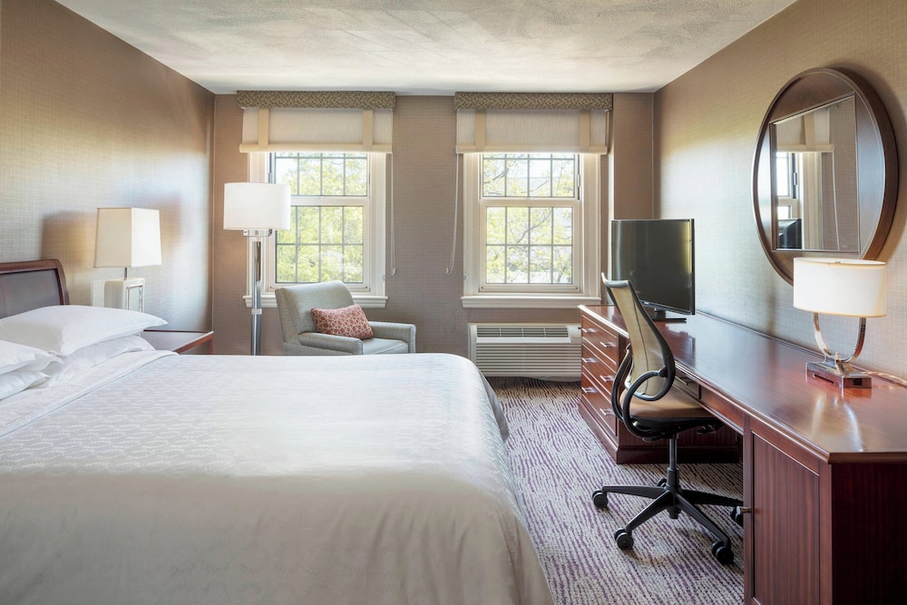 Sheraton Commander Hotel - photo 16