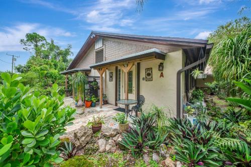 La Quiete Cove for One — 4-Star Luxury Hotel in Lake Worth, United States