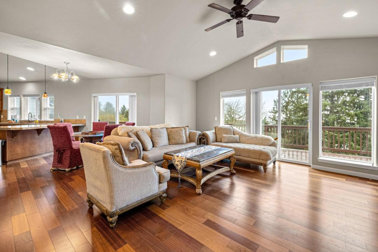 The Pacific City Perch in Pacific, United States