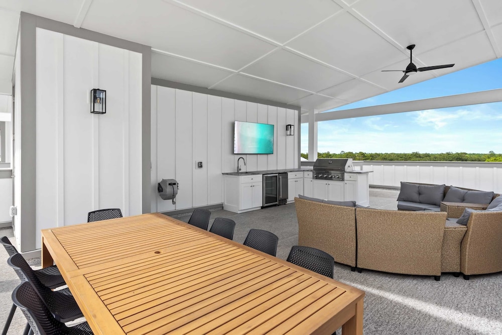 Sea Dweller by Avantstay Rooftop Spa Gulf View Golf Cart Pool - photo 2