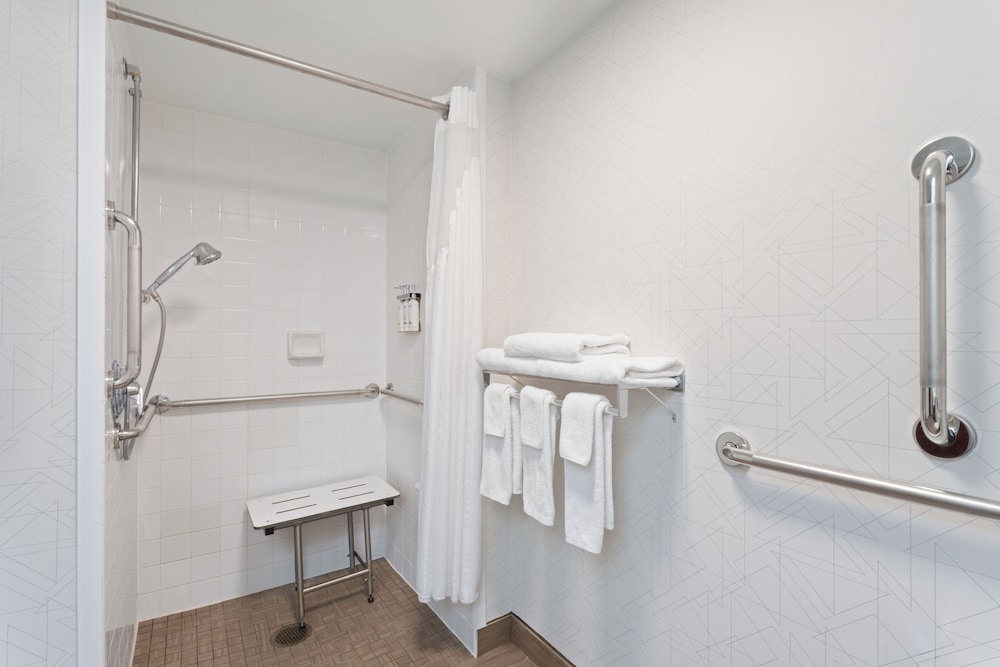 Holiday Inn Express & Suites Cincinnati Riverfront by IHG - photo 36