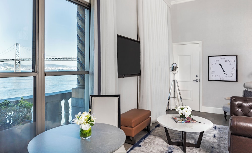Harbor Court Hotel - photo 15