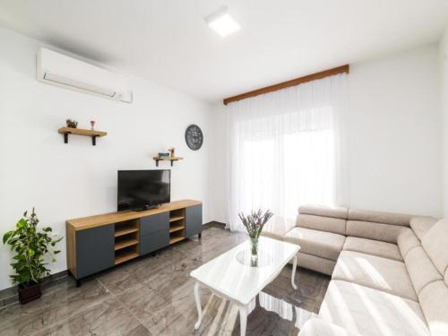 Mihael Holiday House Three Bedroom Holiday Home with jacuzzi — 4-Star Luxury Hotel in Zadar, Croatia