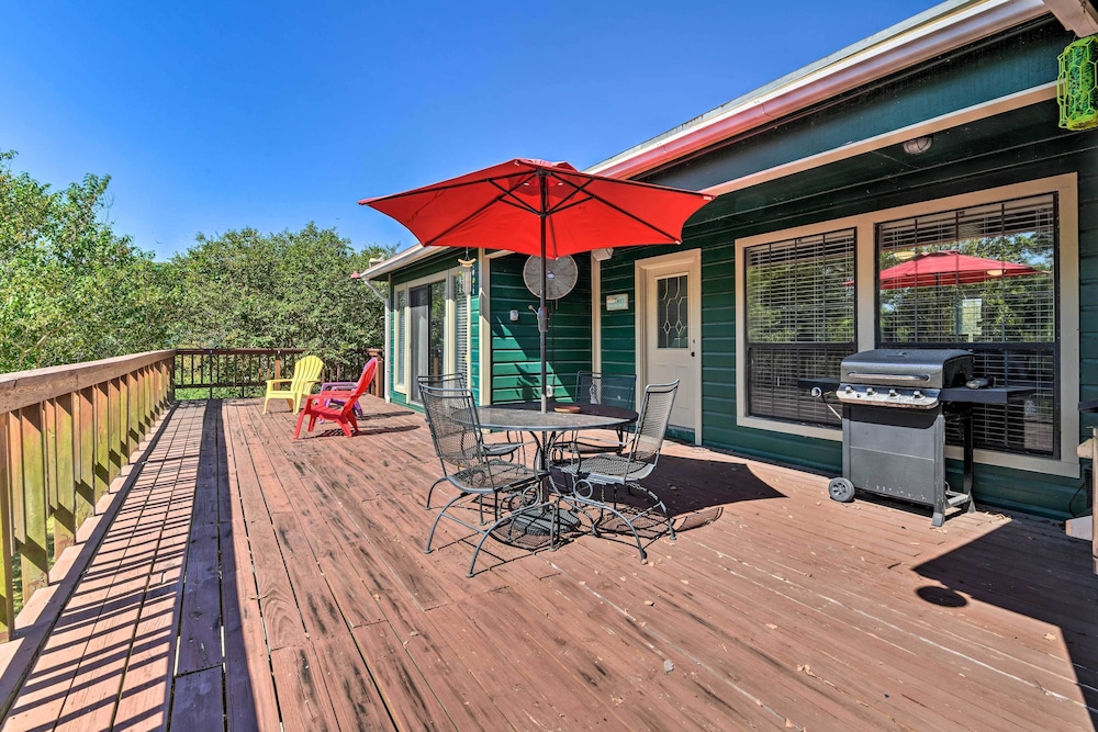 Bay Access and Dock Riverfront Tivoli Escape — hotel in Tivoli