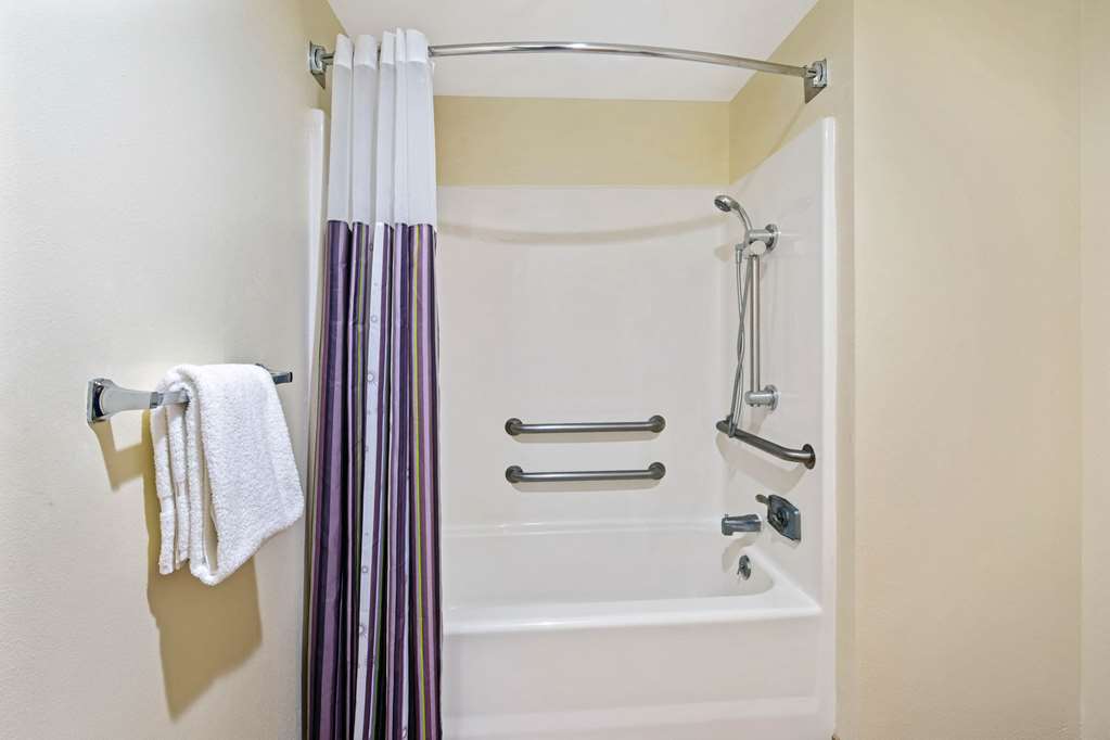 La Quinta Inn & Suites by Wyndham Sawgrass - photo 10