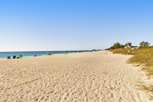 Playa Casanas South - last minute hotel in Holmes Beach