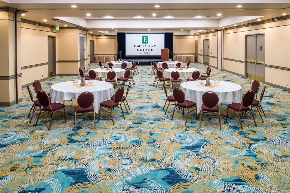 Embassy Suites by Hilton Seattle Tacoma International Airport - photo 59