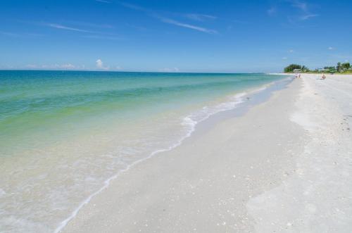 Land's End 1 303 Gulf View — 4-Star Luxury Hotel in Saint Pete Beach, United States