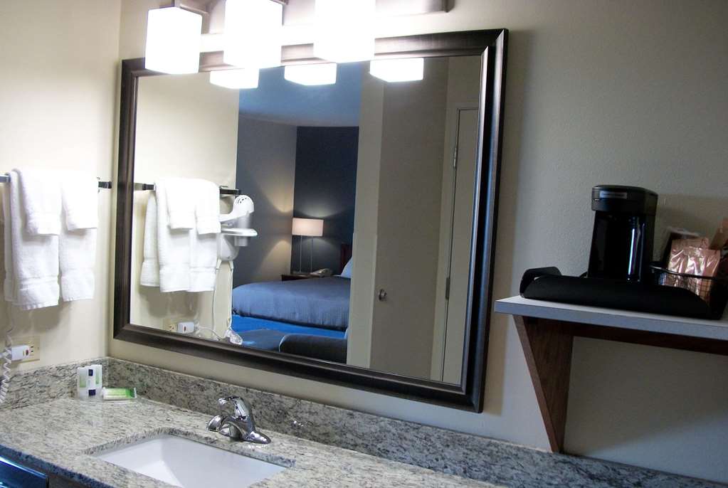 AmericInn by Wyndham Beulah - photo 24