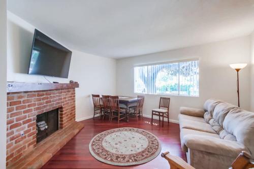 Steps to Restaurants Beach Bay Park Bars — 4-Star Luxury Hotel in San Diego, United States