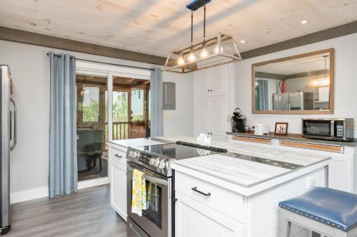 Mountains to Sea by Oak Island Accommodations - photo 34