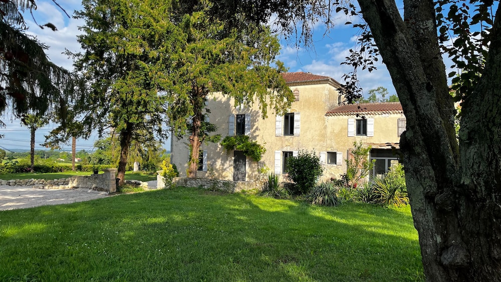 Bears N Breakfast in Condom, France