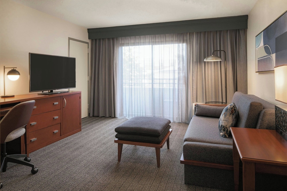 Courtyard by Marriott Louisville East - photo 5