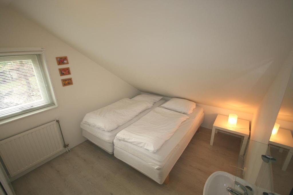Vakantiewoning Tjiftjaf in Het Fonteinbos — hotel in Oudemirdum