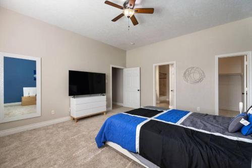 Modern 6 Bedroom with Tons of Games — 4-Star Luxury Hotel in Houston, United States