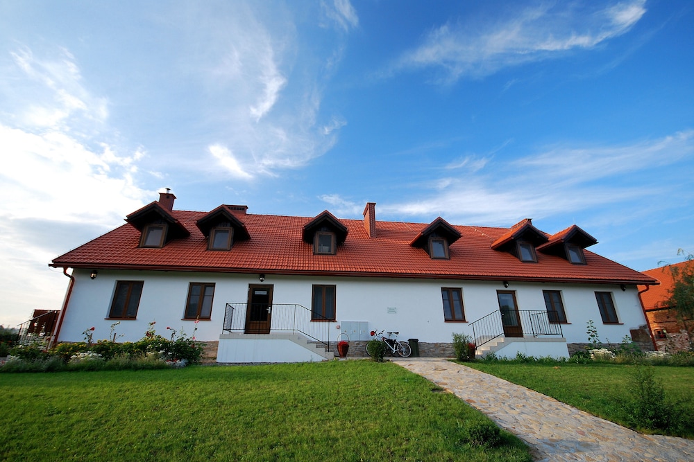 Dwor Kombornia Folwark — Korczyna