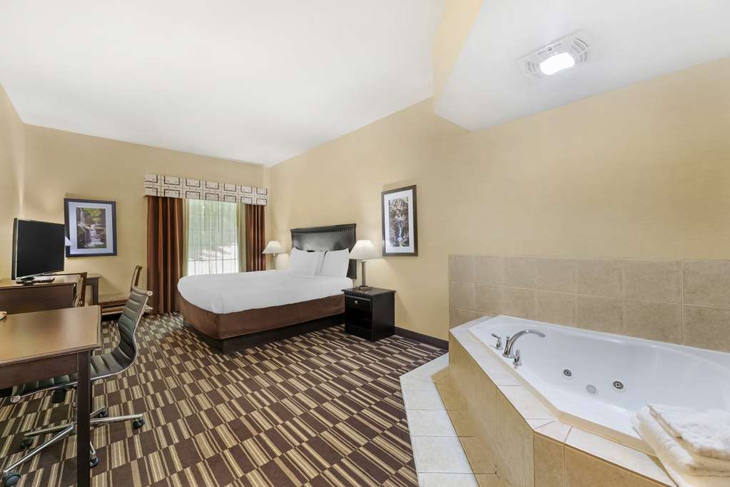 Best Western Plus Victor Inn & Suites - photo 6