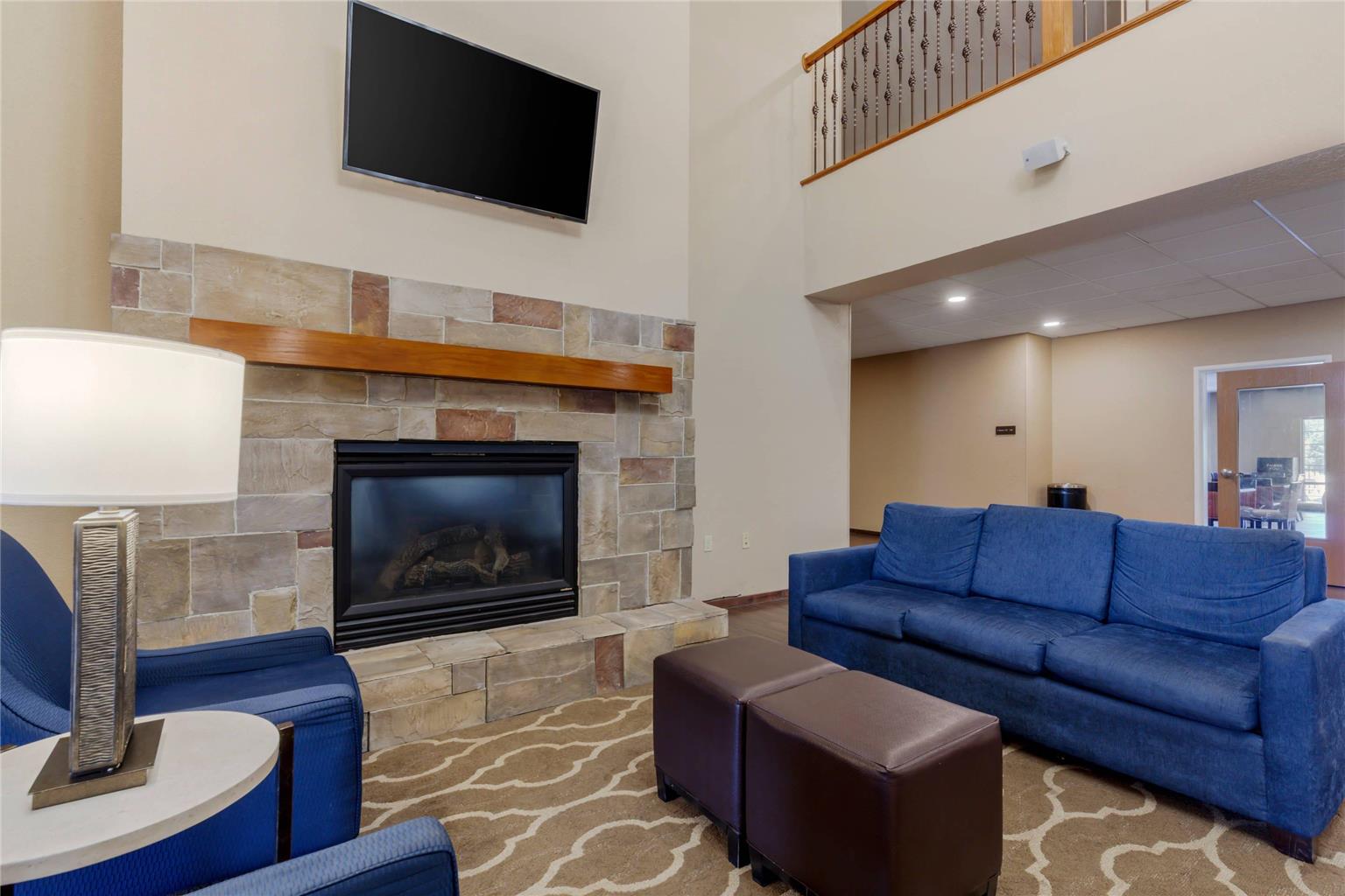 Comfort Suites Johnson Creek Conference Center - photo 10