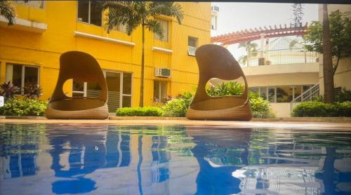 Cordova Place with City View — 4-Star Luxury Hotel in Manila, Philippines