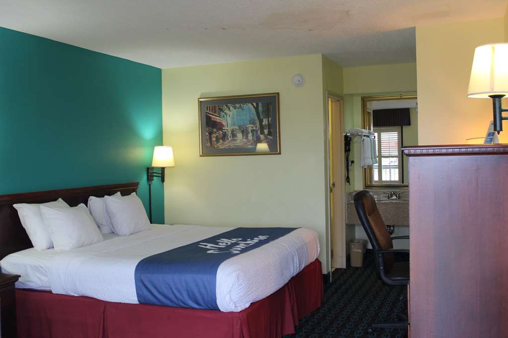 Days Inn by Wyndham Marianna - photo 23