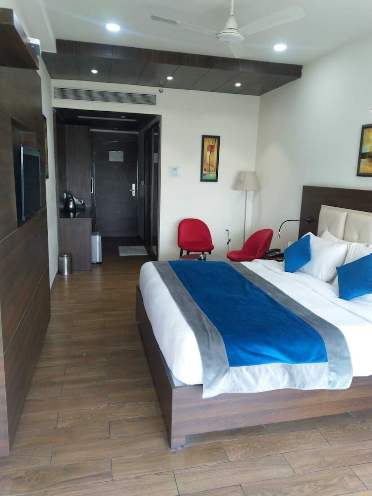 Jb Sky Hiton Inn
