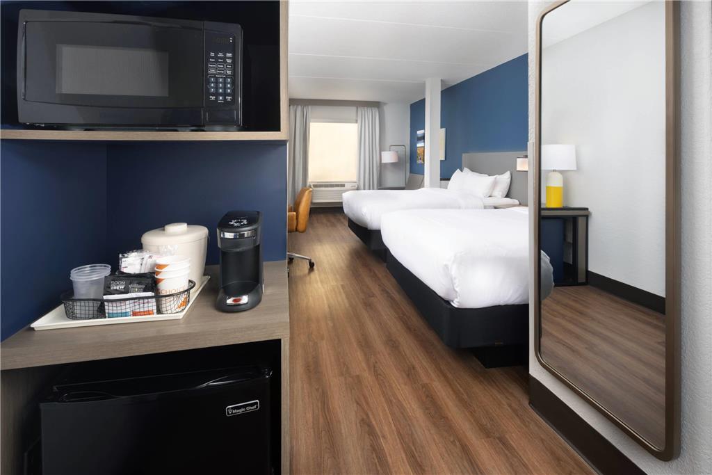 Comfort Suites Outlet Center - photo 20