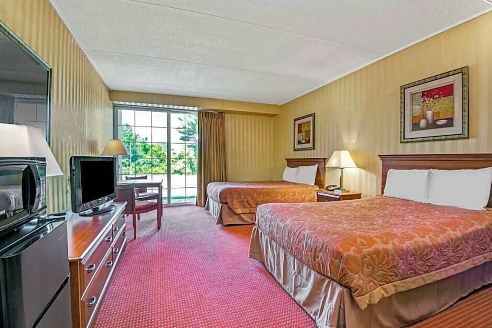 HomeSpring Inn & Studios - photo 2