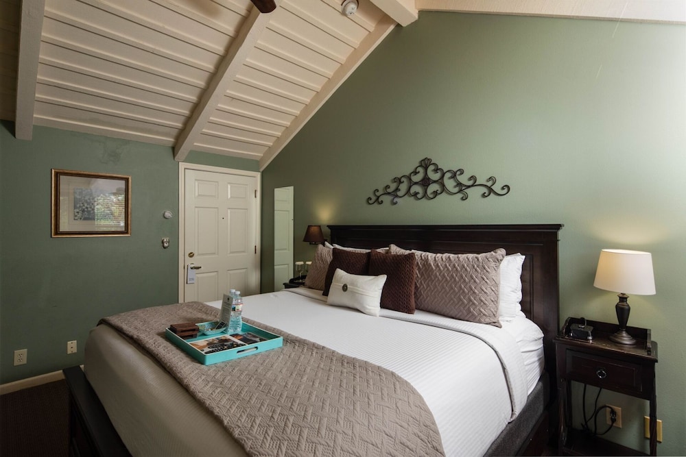 The Inn Above Oak Creek - photo 37