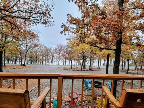 Bristow Blue Lake front with Boat Ramp Access — 4-Star Luxury Hotel in Canadian, United States