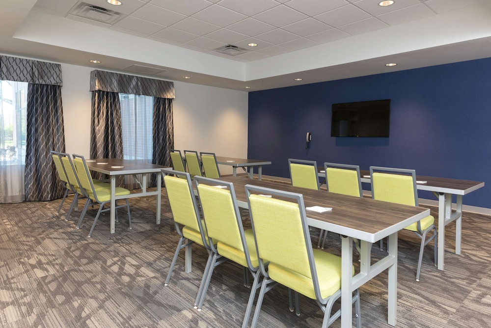 Hampton Inn & Suites Chicago Schaumburg - photo 36