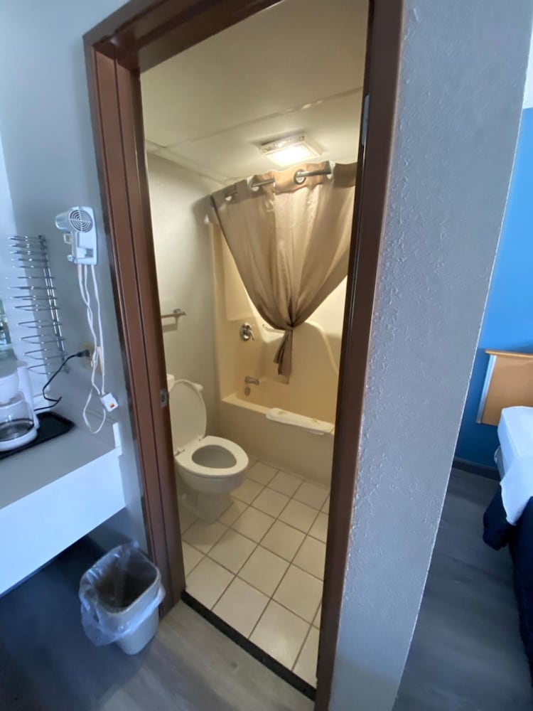 Econo Lodge Branson Theater District - photo 25