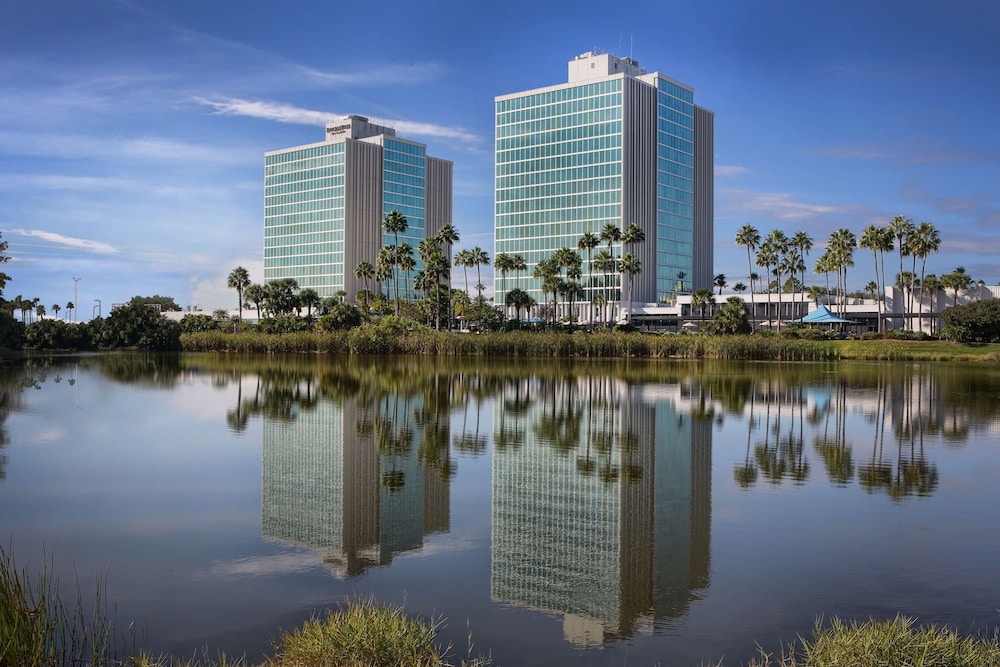 DoubleTree by Hilton at the Entrance to Universal Orlando - featured photo