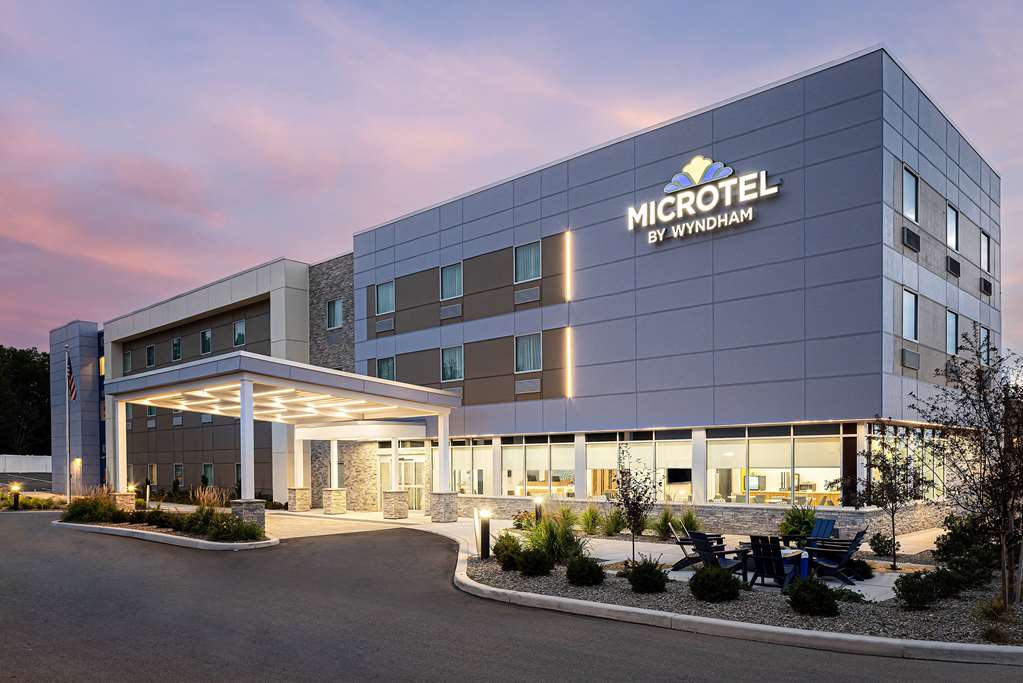 Microtel Inn & Suites by Wyndham Macedon - photo 2