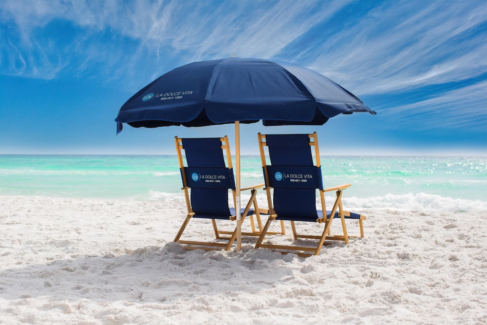 Sandy Pelican - carbon neutral hotel in Destin