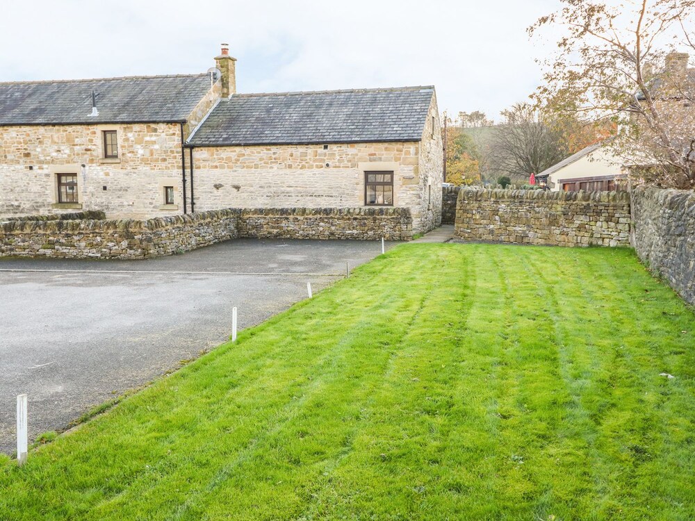 Old Hall Barn — 4-Star Luxury Hotel in Hope, United Kingdom