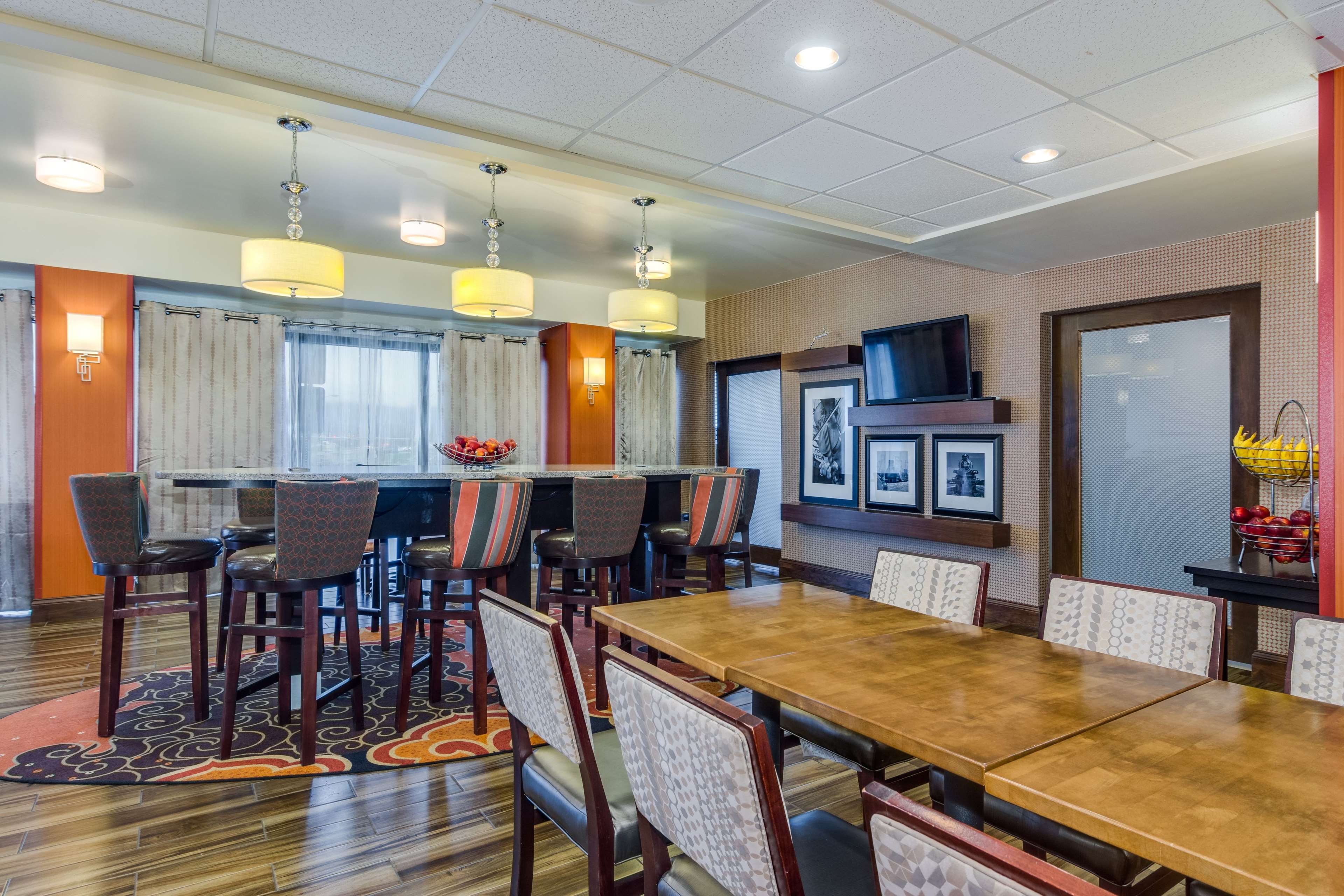 Hampton Inn Johnson City - photo 9