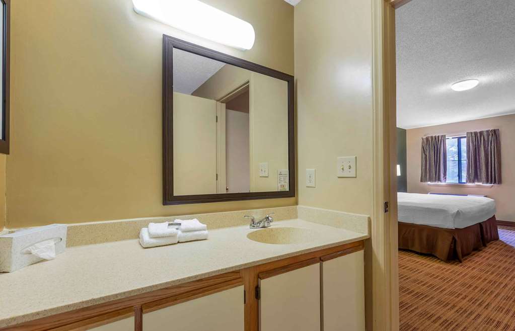 Suburban Studios Cary RDU Airport - photo 32