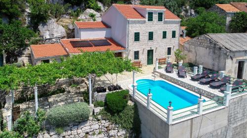 Villa Anita — 4-Star Luxury Hotel in Trpanj, Croatia